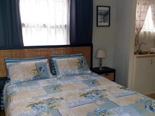 Self-catering-apartment-in-Hermanus-Western-Cape