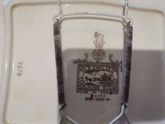 Royal Doulton Plate with Hanger for sale in Hermanus